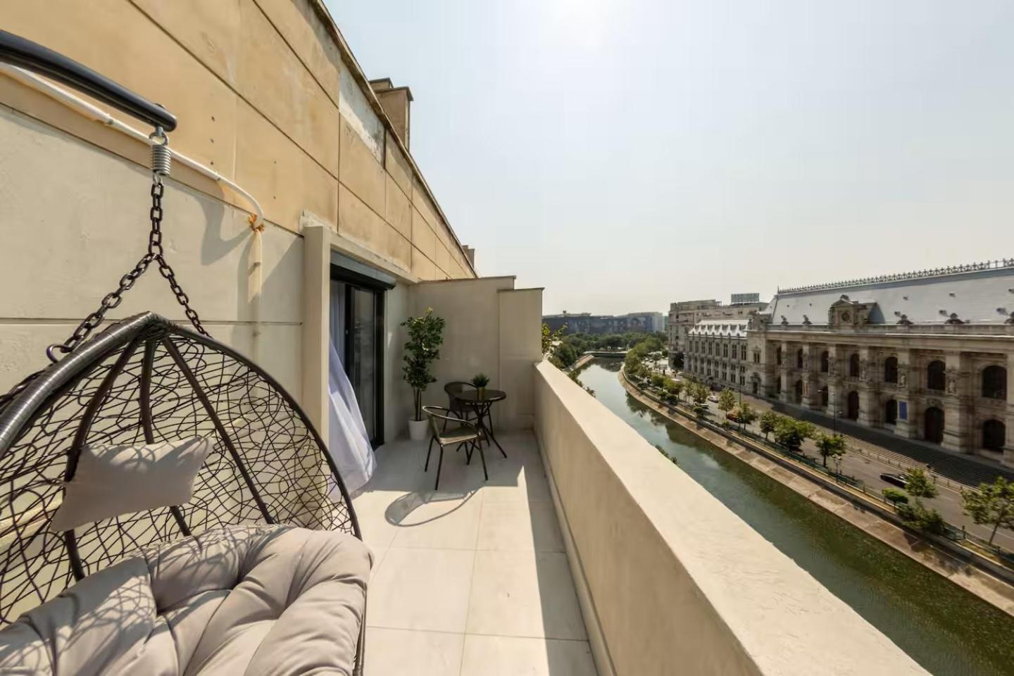 Penthouse Apartment with River View Terrace & Parliament Palace View